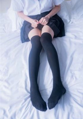 诱人的短裙女教师中文字幕主演_国产剧高清在线